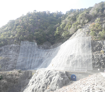 宇曽川ダム周辺道路落石防止対策工事（平成27年3月）